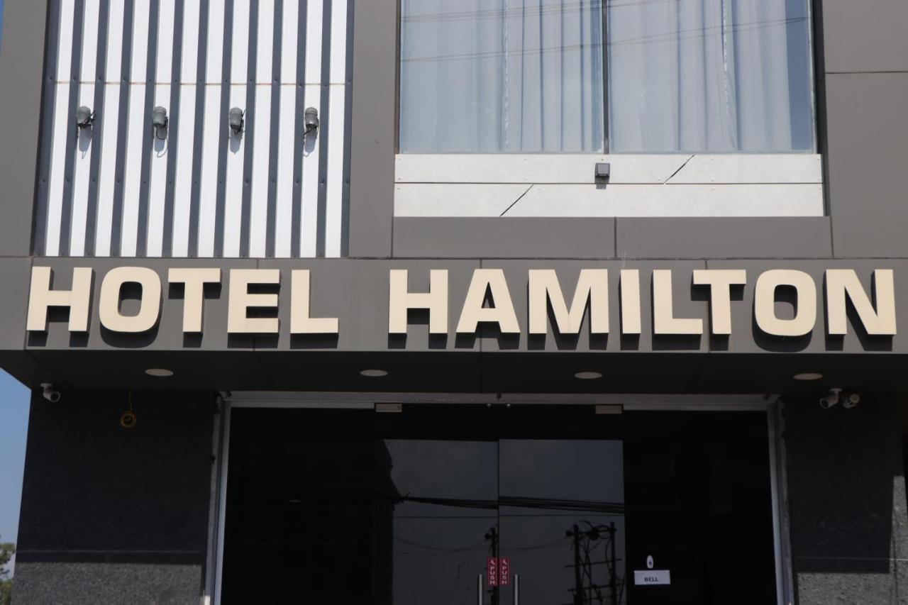Hotel Hamilton Zirakpur Exteriör bild